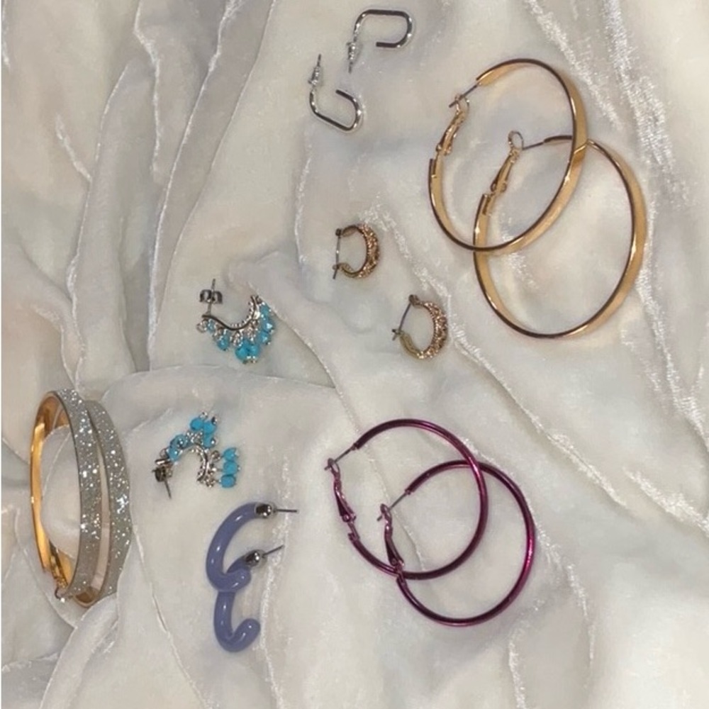 Lot of 7 Hoop and J Hoop Pierced Earrings Unbranded Fashion Costume Earrings
